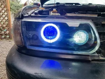 Foco de Hyundai Azera con DRL blanco