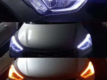 Foco delantero con DRL azul y blanco, e intermitente naranja